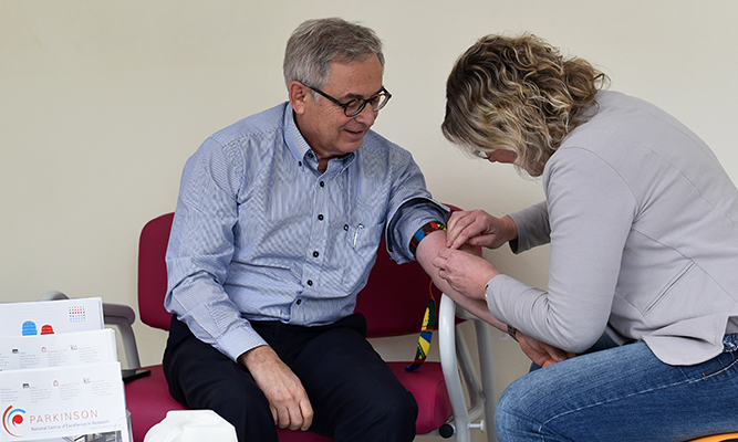 Le directeur du CHEM participe à l’Étude luxembourgeoise sur la maladie de Parkinson en tant que personne contrôle