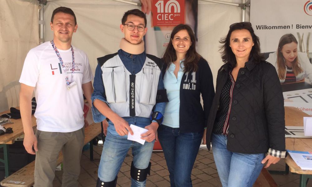 Kissenschlacht in Nancy im Kampf gegen die  Parkinson-Krankheit